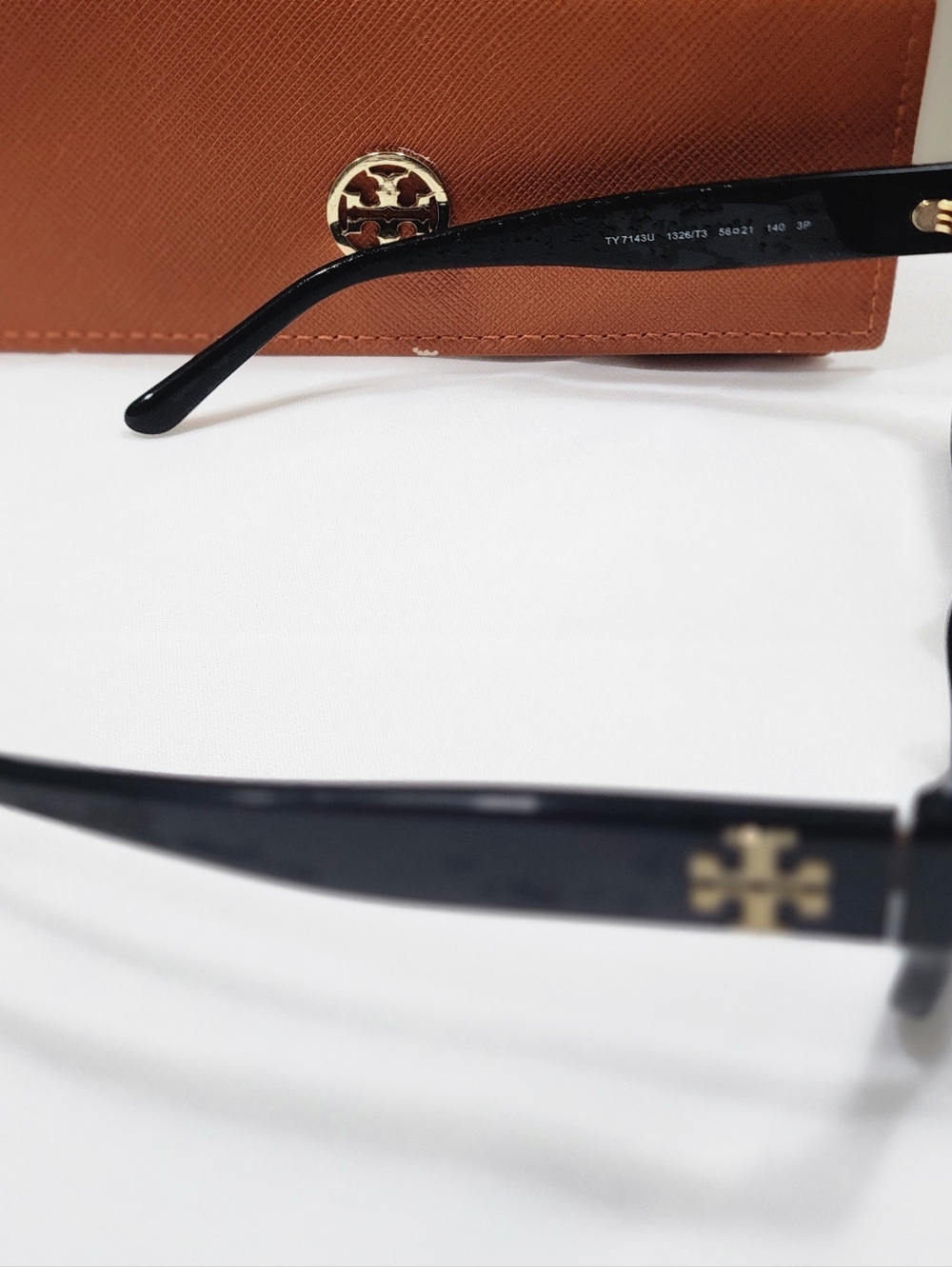 Original Tory Burch Black Large Women's Sunglasses with Orange Hard Case - Picture 3 of 8